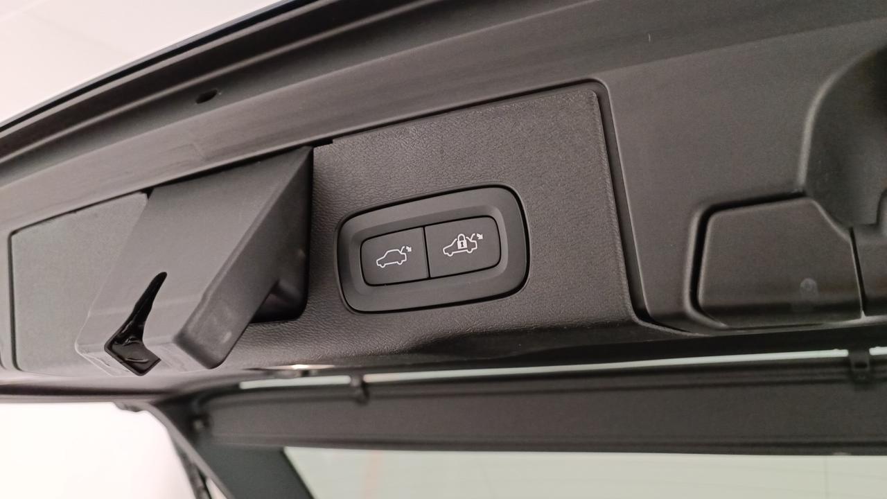 VOLVO XC60 2.0 b4 Plus Bright auto