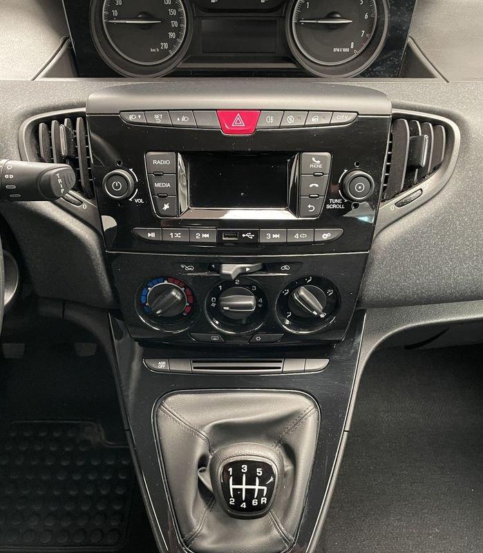 Lancia Ypsilon 1.0 FireFly 5 porte S&S Hybrid Silver