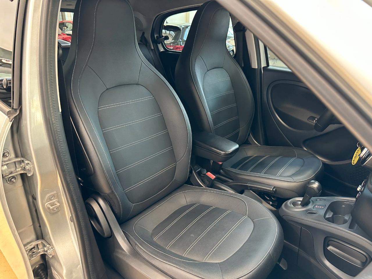 Smart forfour 0.9 t Prime 90cv twinamic - 16 - Pelle - Navi
