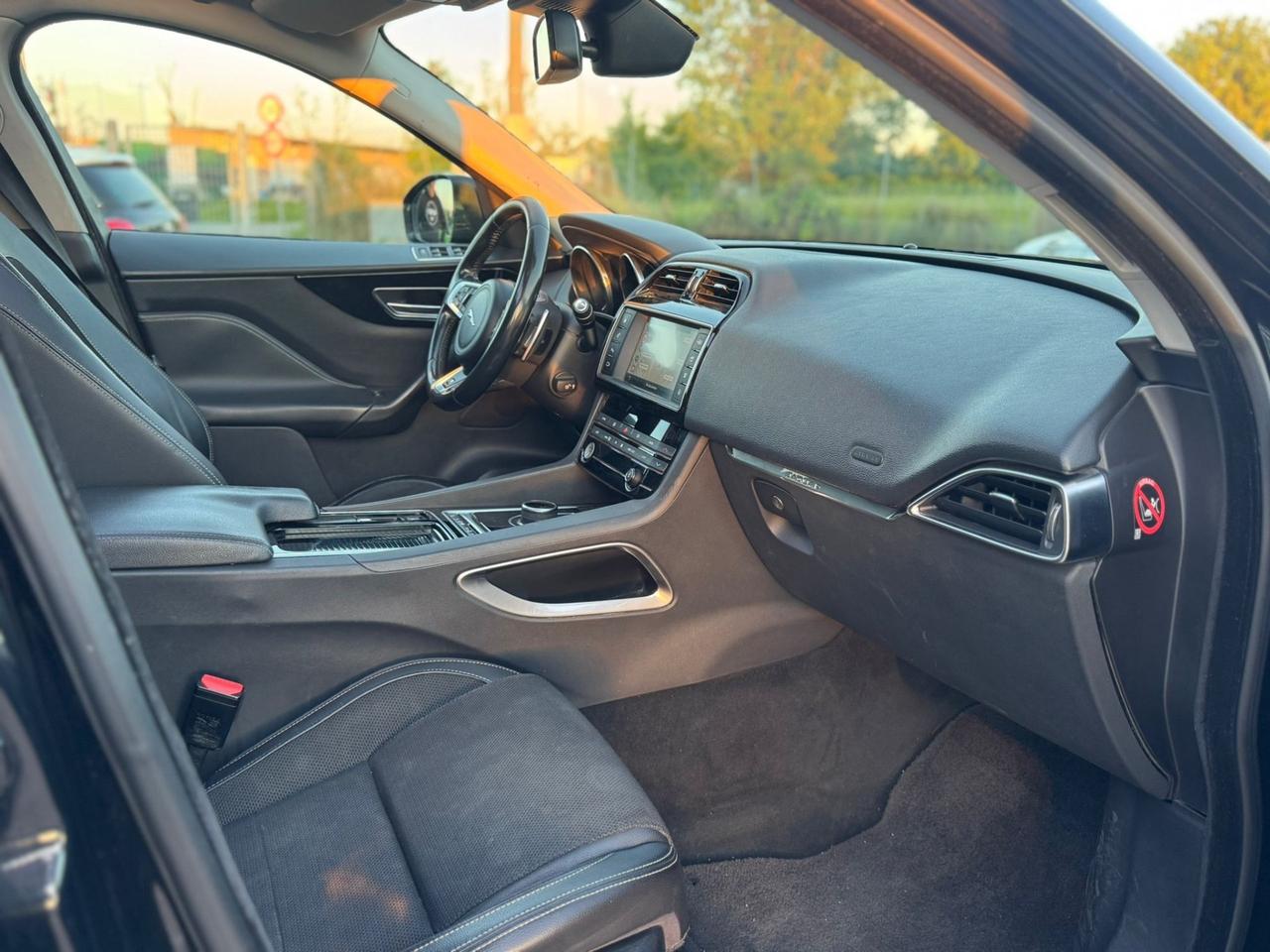 Jaguar F-Pace 2.0 D 180 CV AWD aut. R-Sport
