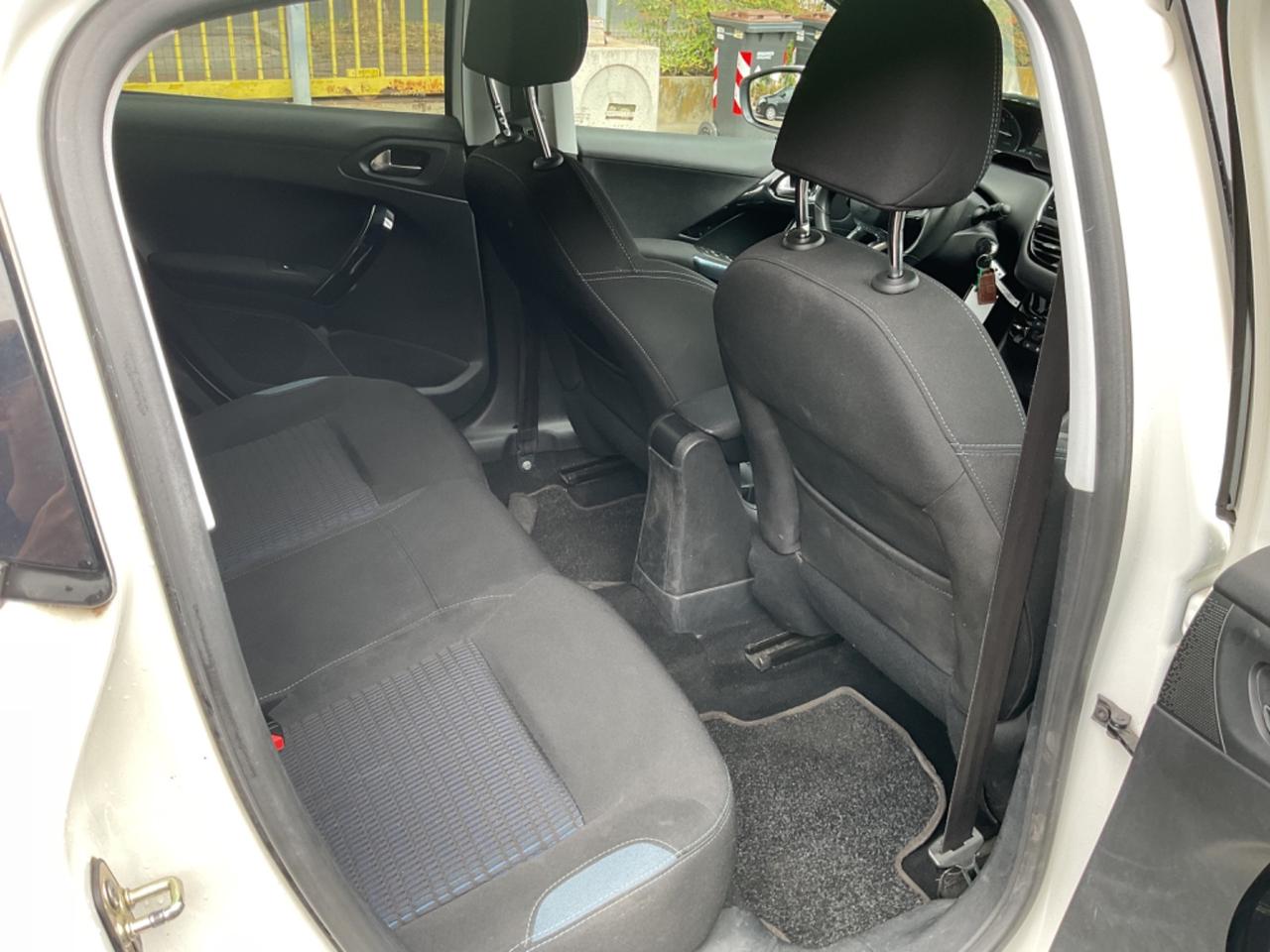 Peugeot 208 1.2 5 porte Allure OK NEOPATENTATI