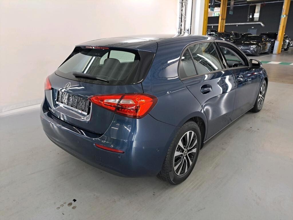 MERCEDES-BENZ A 180D 116CV 6M. BUSINESS SOLUTION ( CRUISE - NAVI - PARK ASSIST )