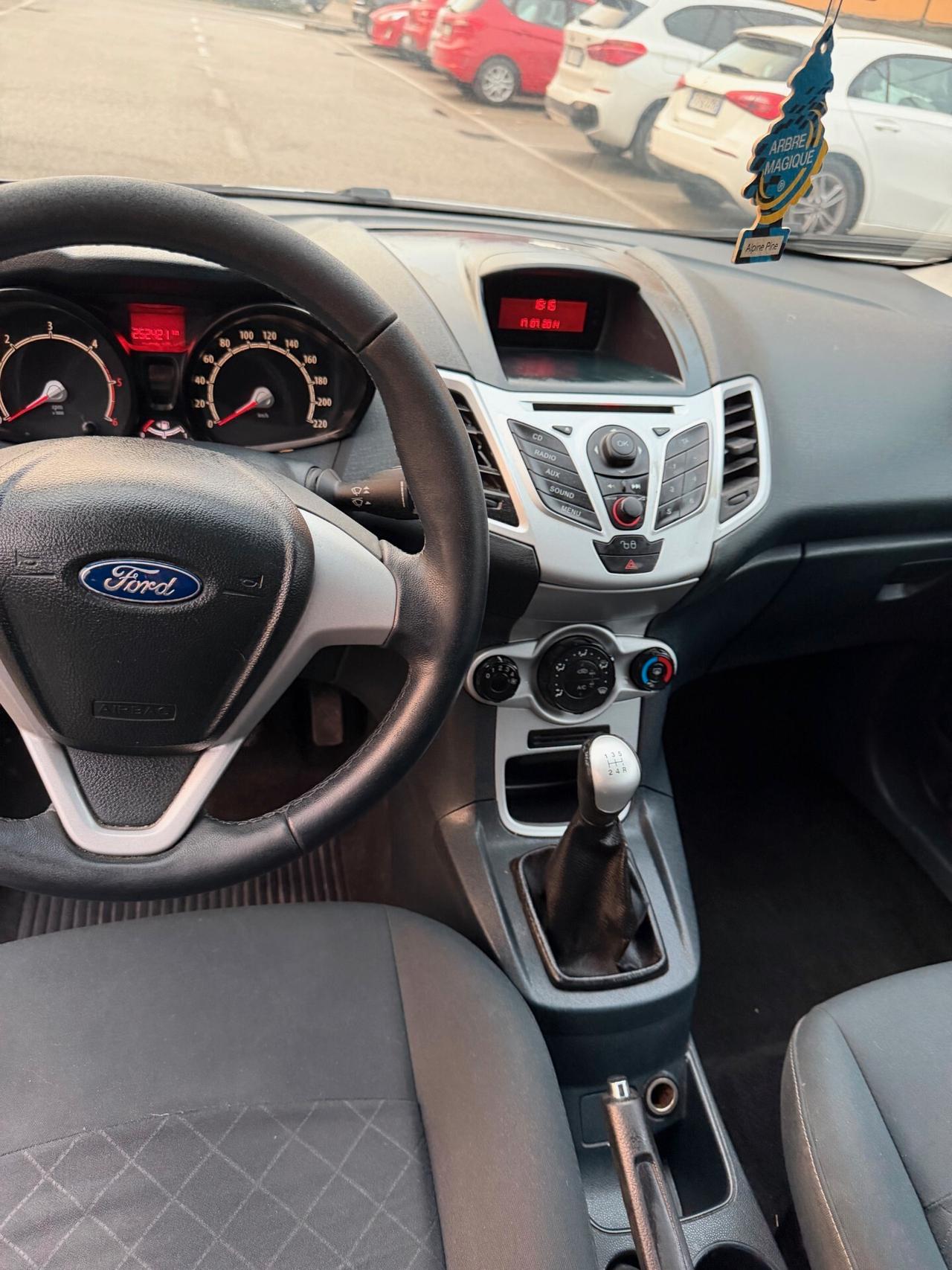 Ford Fiesta 1.4 tdci - NEOPATENTATI - 12 MESI DI GARANZIA -