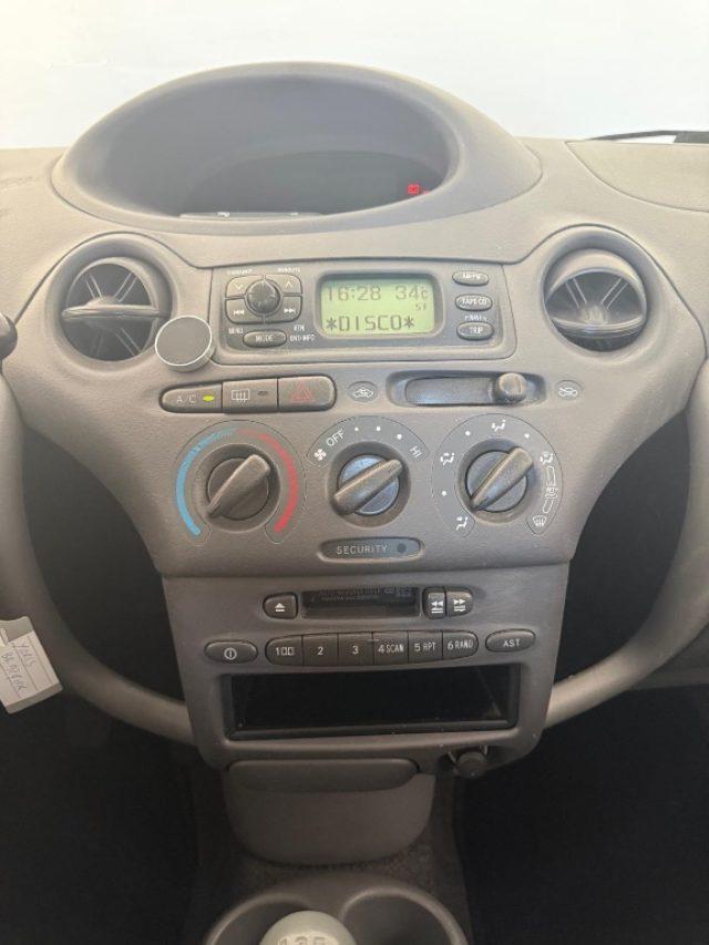 TOYOTA Yaris 1.0i 16V cat 5 porte
