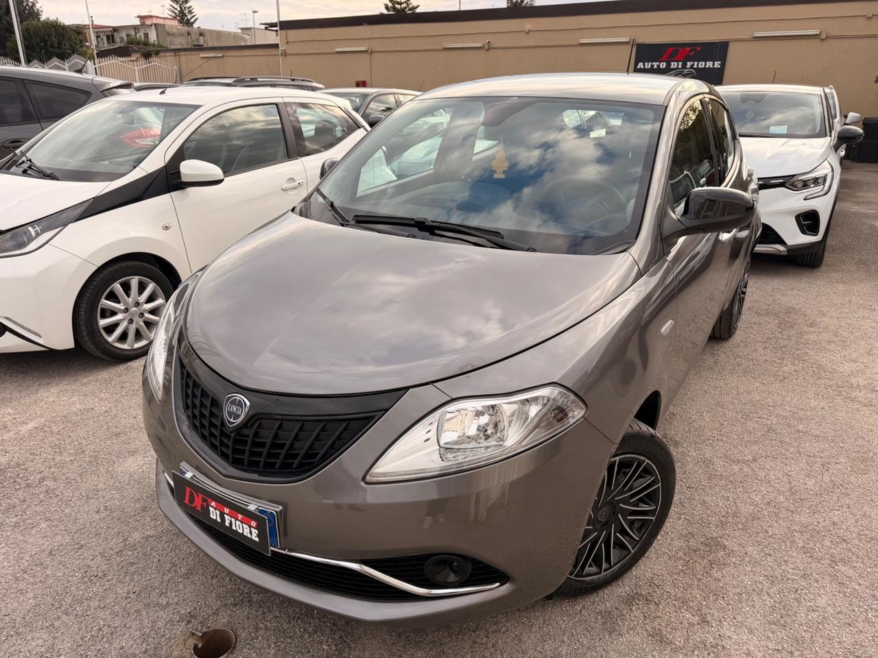 Lancia Ypsilon 1.0 Hybrid Gold CAR PLAY