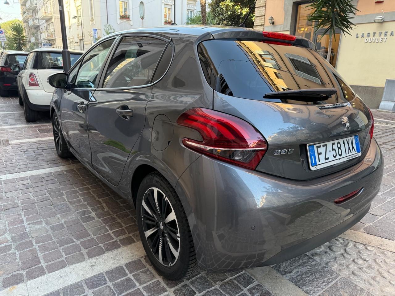 Solo da QUALITYCARS PESCARA Peugeot 208 BlueHDi 75 5 porte Allure