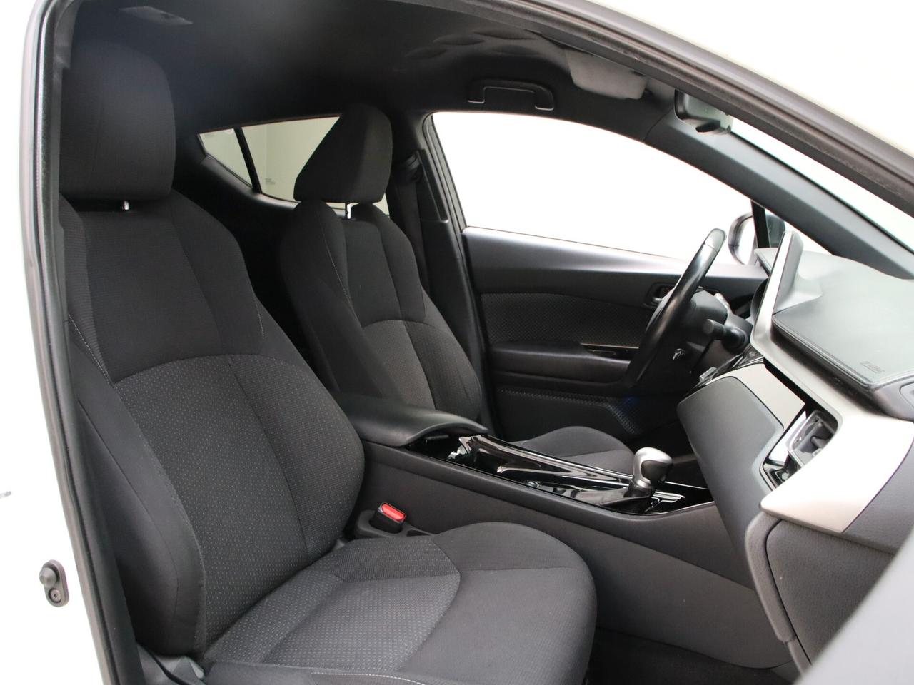 Toyota C-HR 2018 1.8h Lounge 2wd e-cvt my18