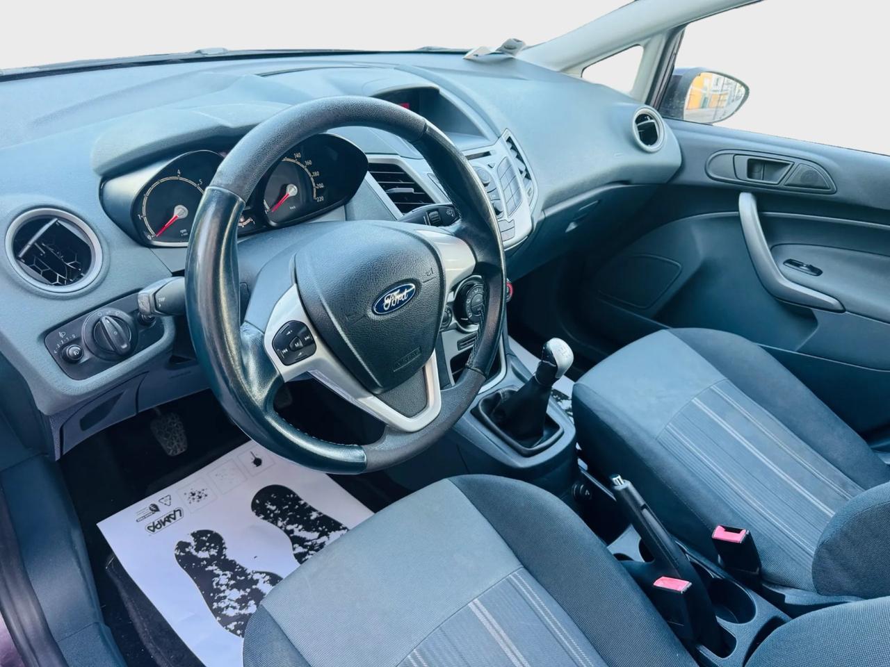 Ford Fiesta 1.2 benzina 2009 neo patentati