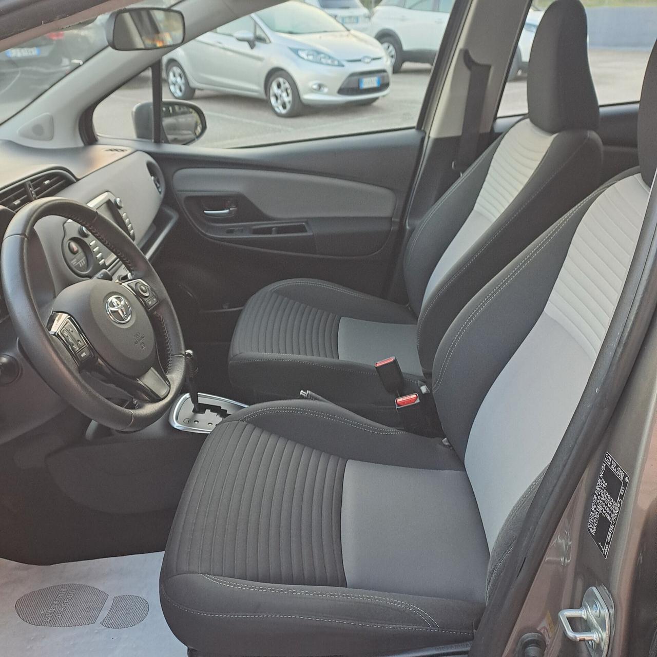 Toyota Yaris 1.5 Hybrid 73cv Business