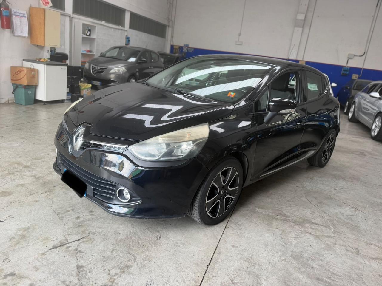 Renault Clio 1.2 75CV 5 porte neopatentati