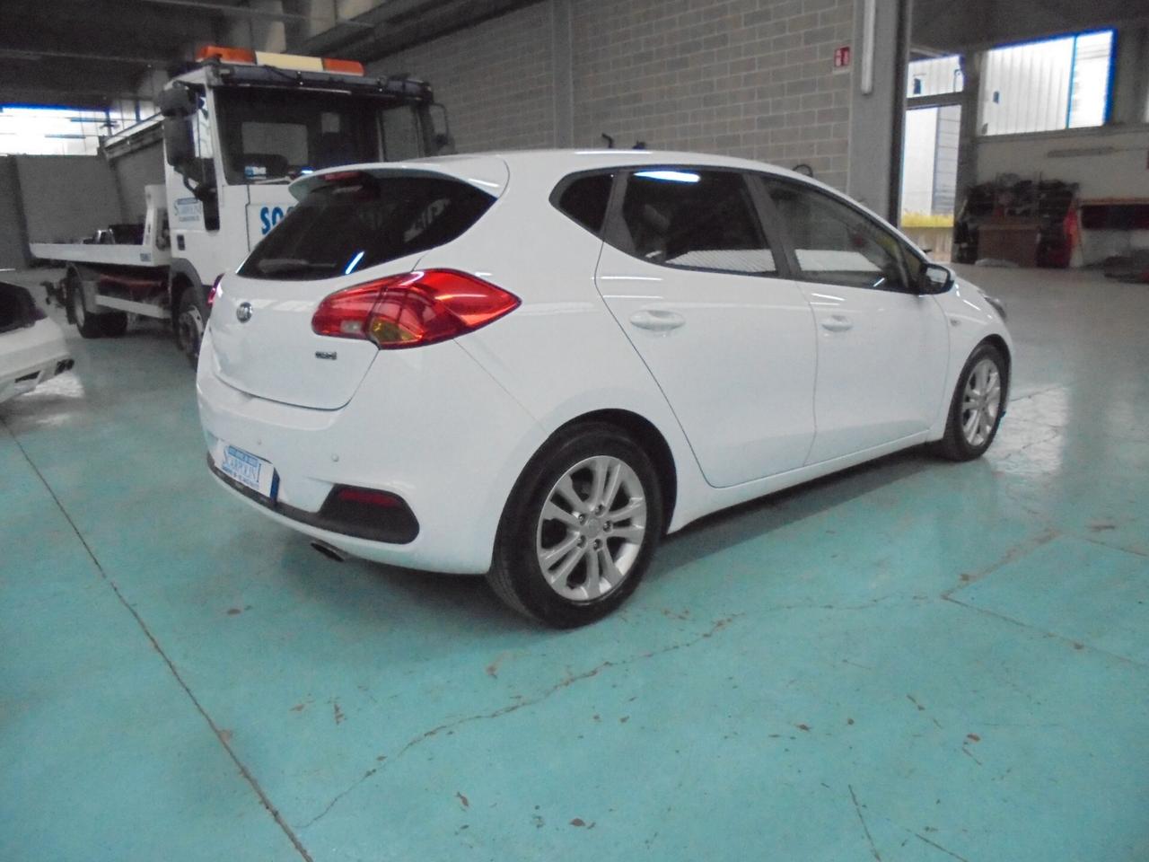 Kia Ceed cee'd 1.6 CRDi 110 CV 5 porte Cool FRIZIONE NUOVA