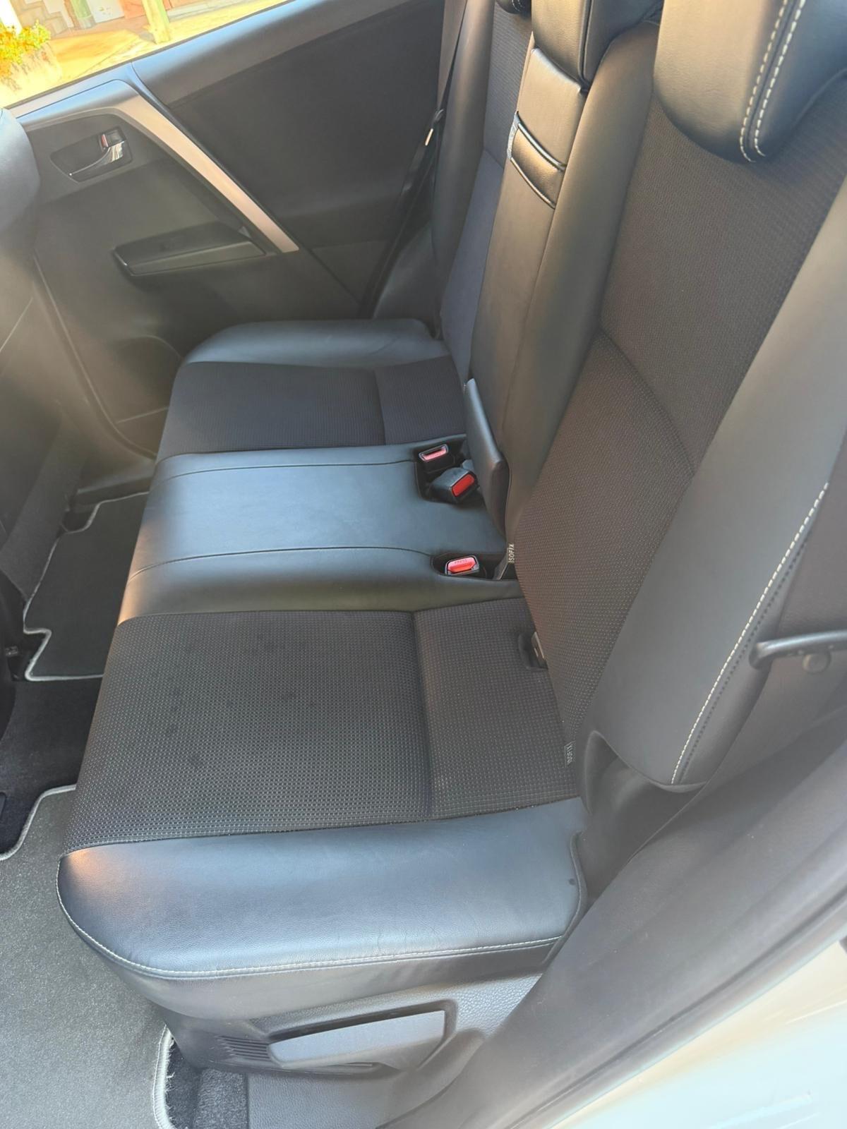 Toyota RAV 4 2.5 Hybrid 2WD Lounge