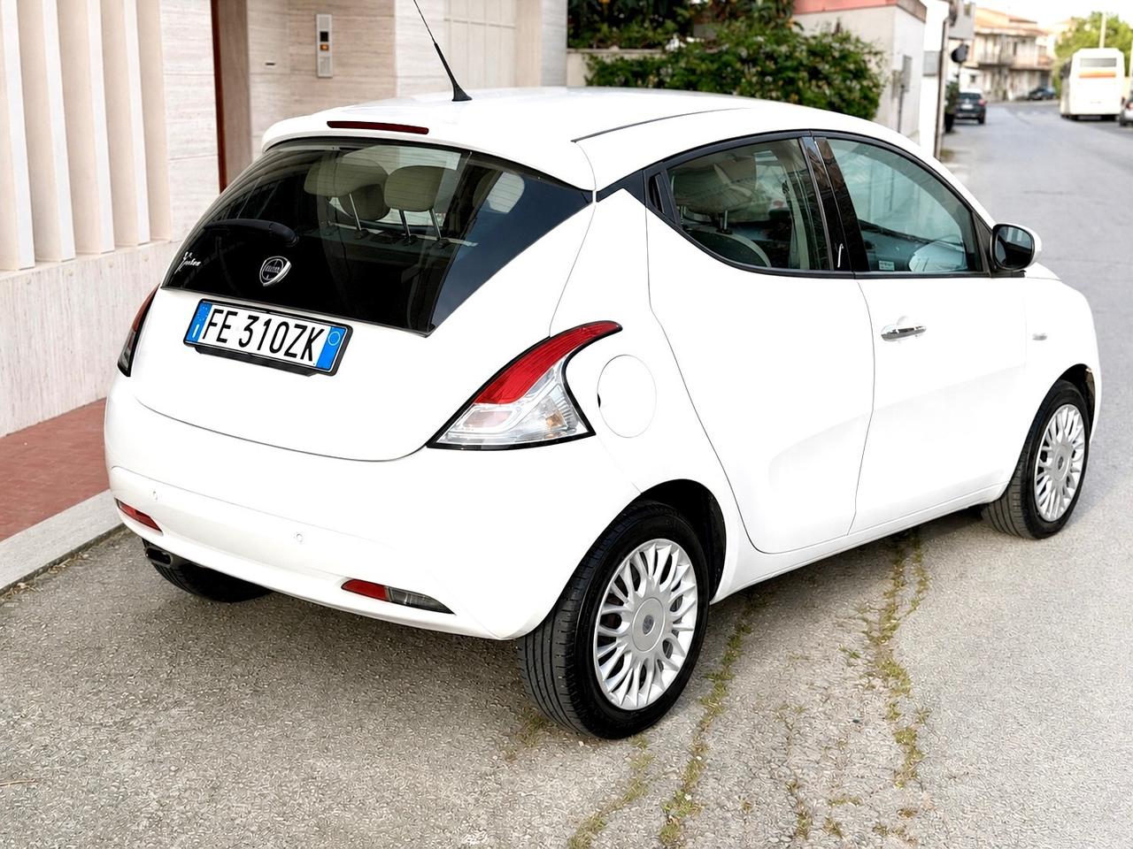 Lancia Ypsilon 1.3 MJT 95 CV 5 porte Gold