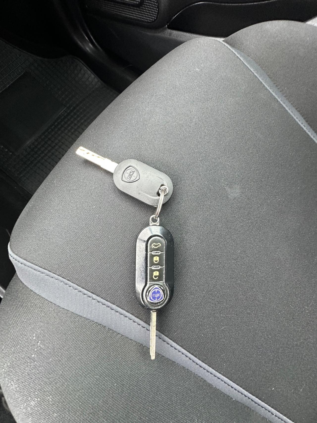 Lancia Ypsilon 1.2 69 CV 5 porte Unyca