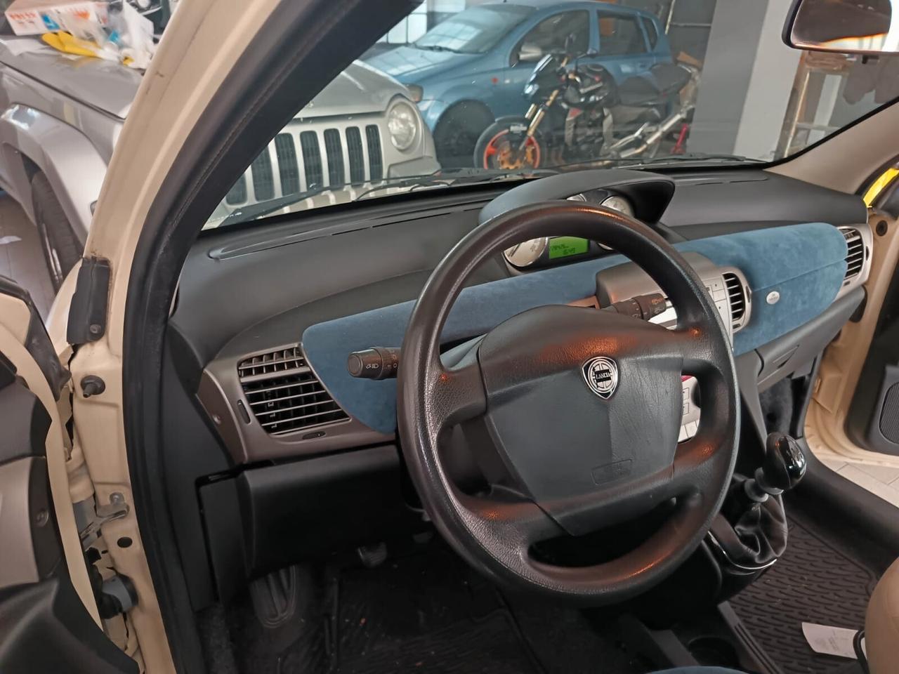 Lancia Ypsilon 1.2 16V Argento