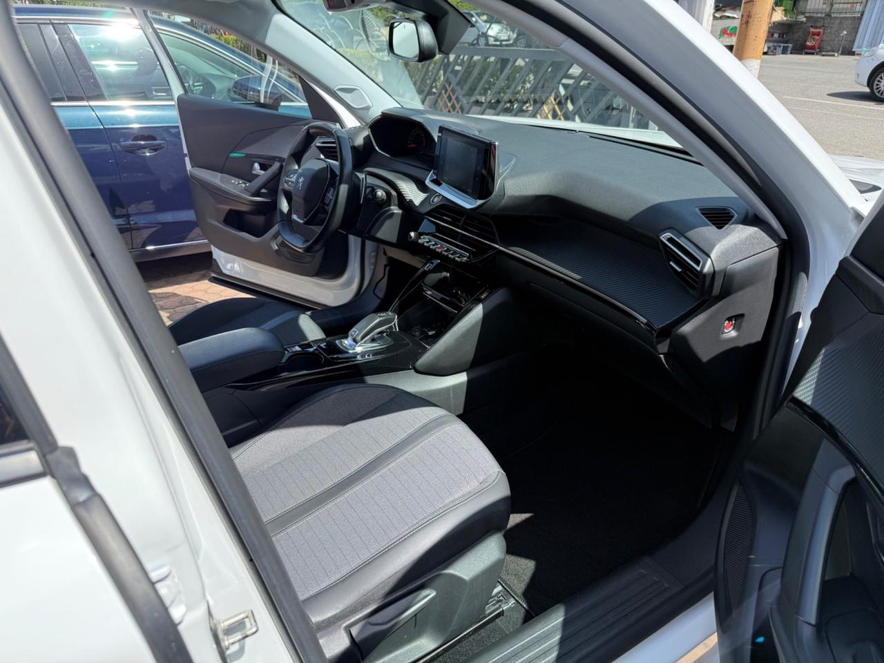 Peugeot 2008 BlueHDi 130 S&S EAT8 Allure