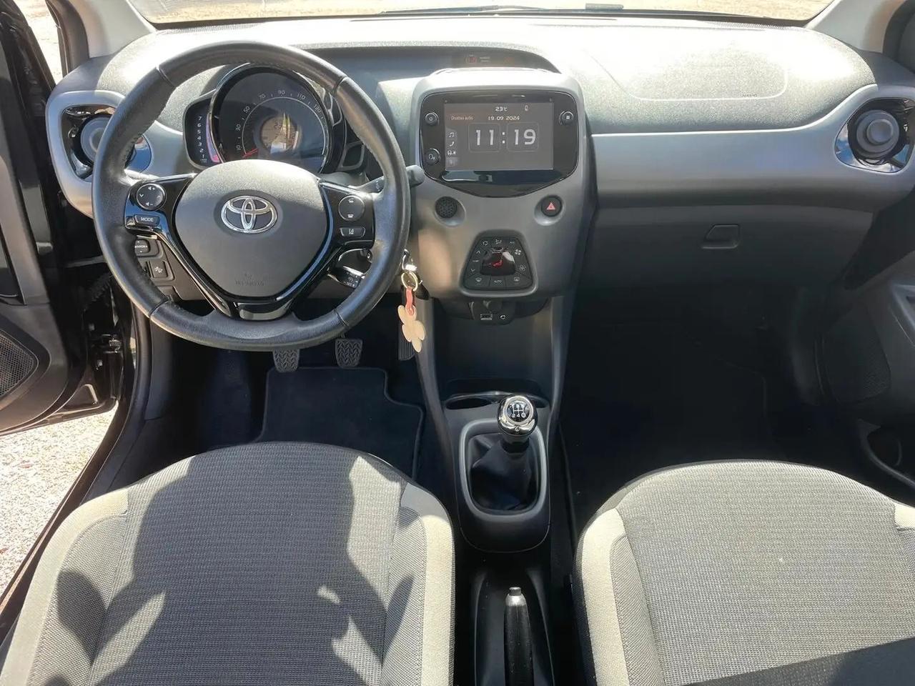 Toyota Aygo Connect 1.0 VVT-i 72 CV 5 porte x-wave