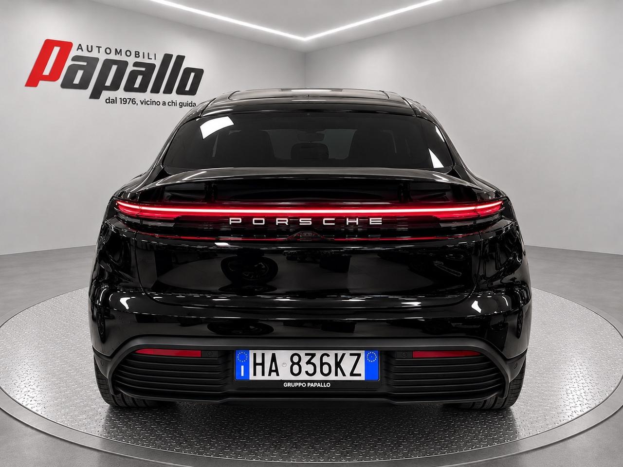 Porsche Macan EV 4