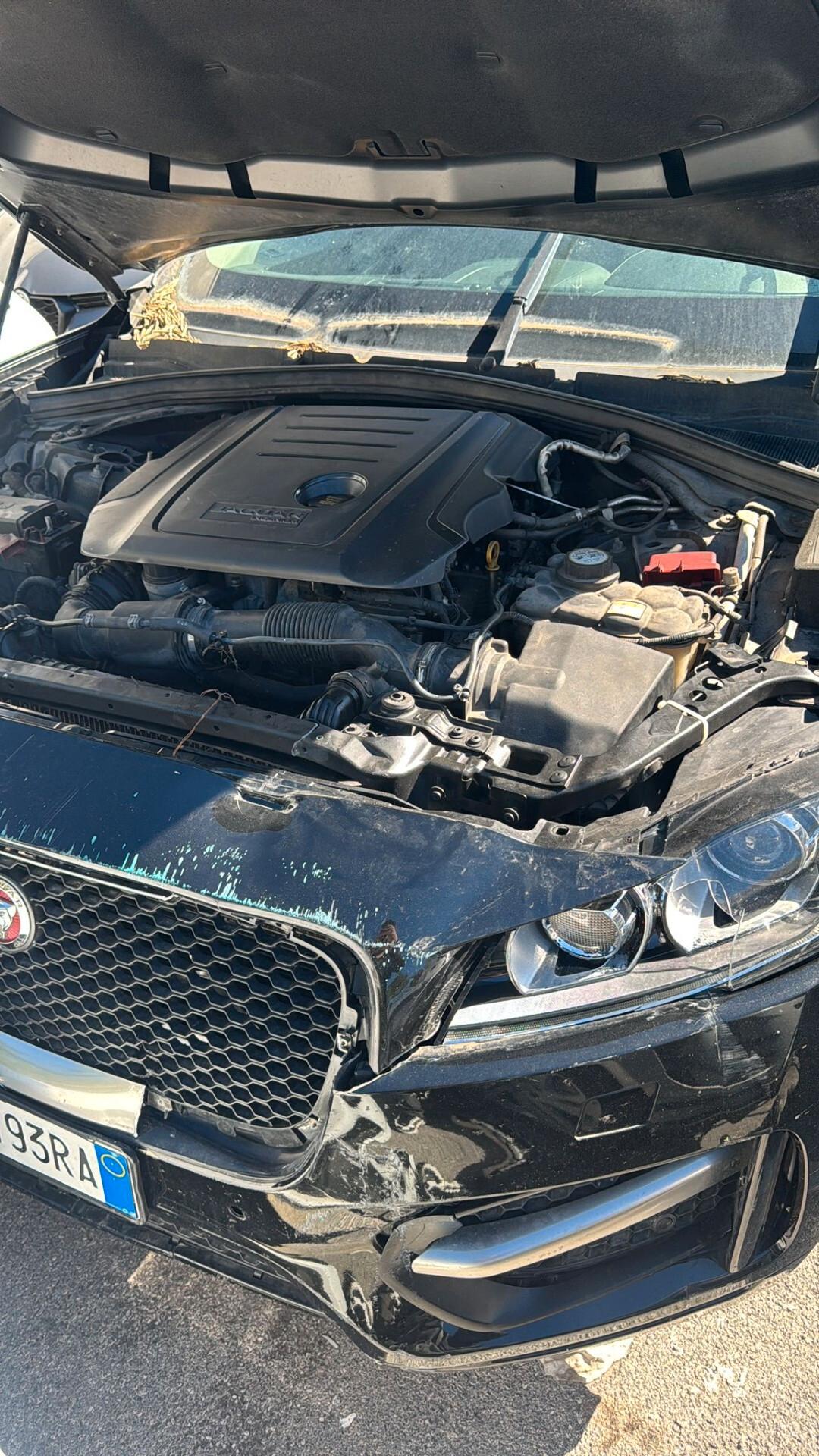 Jaguar F-Pace 2.0 D 180 CV AWD aut. Pure