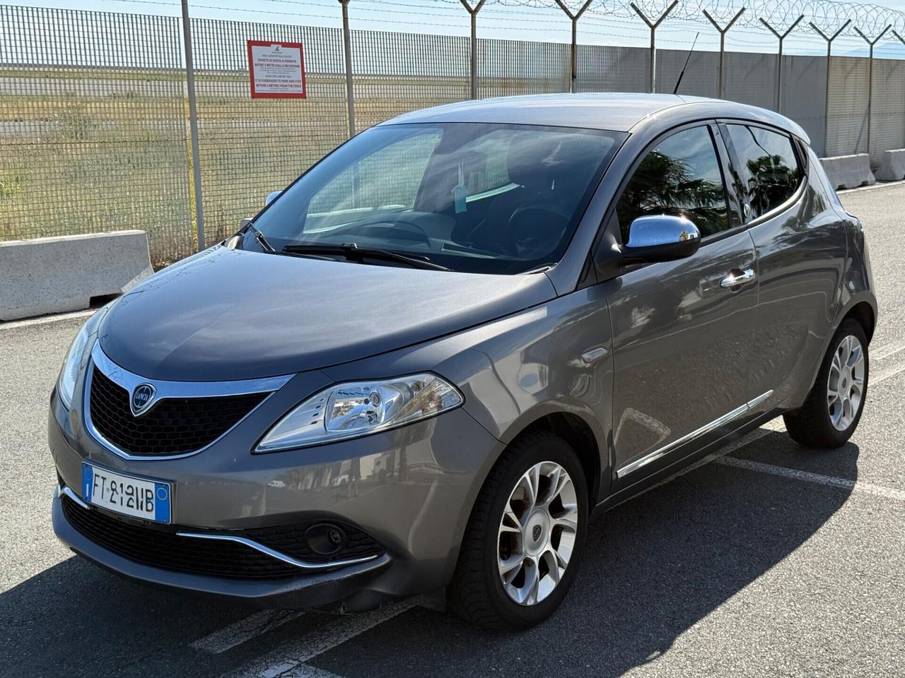 Lancia Ypsilon 1.2 69 CV-GPL-PERMUTABILE