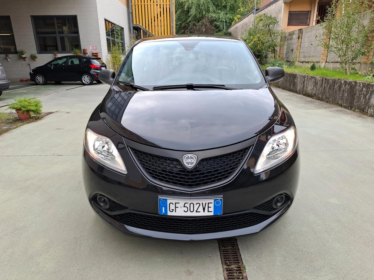 Lancia Ypsilon 1.0 FireFly 5 porte S&S Hybrid Ecochic Silver