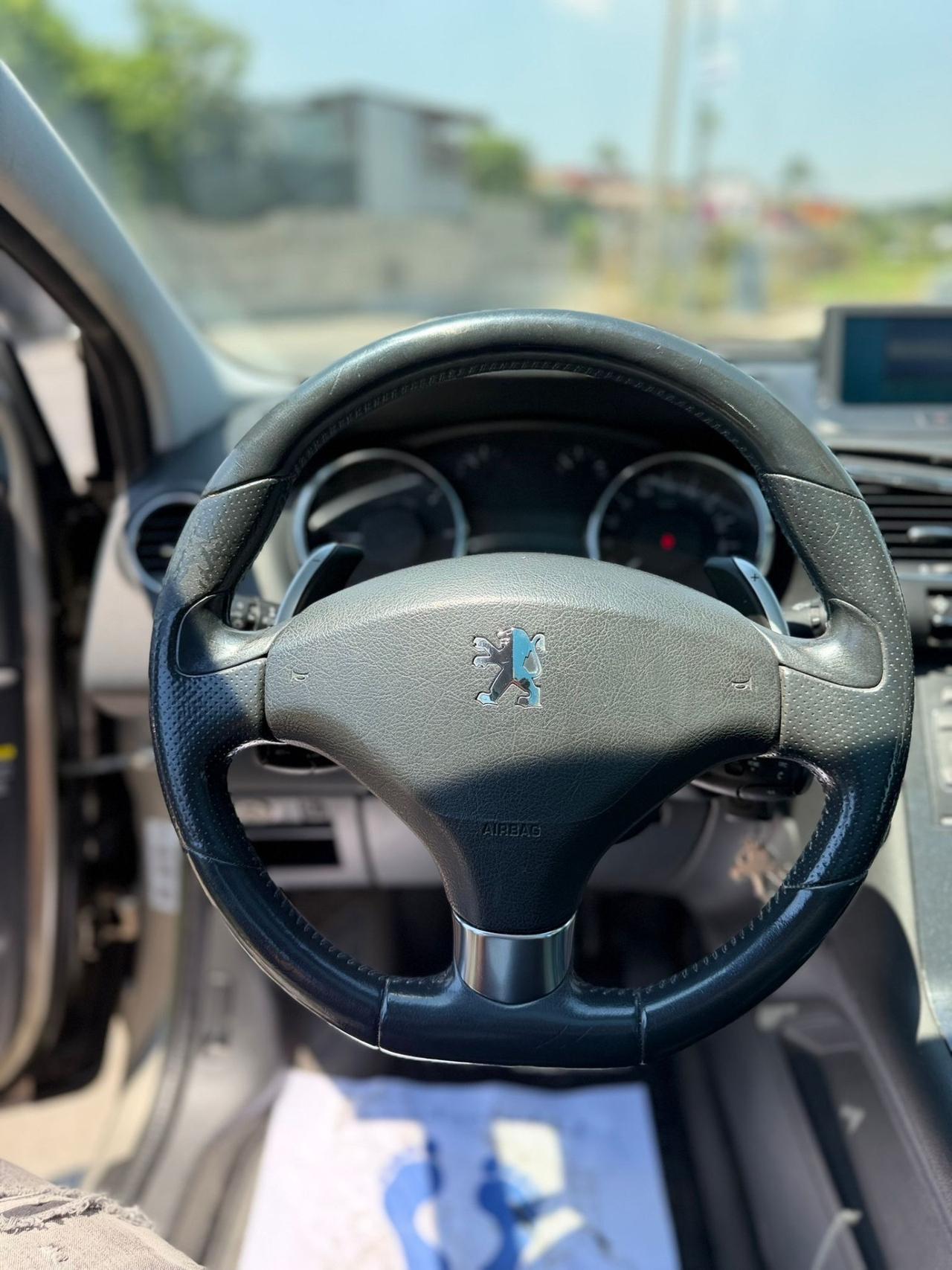 Peugeot 3008 1.6 e-HDi 112CV cambio robotizzato S.&S. Premium