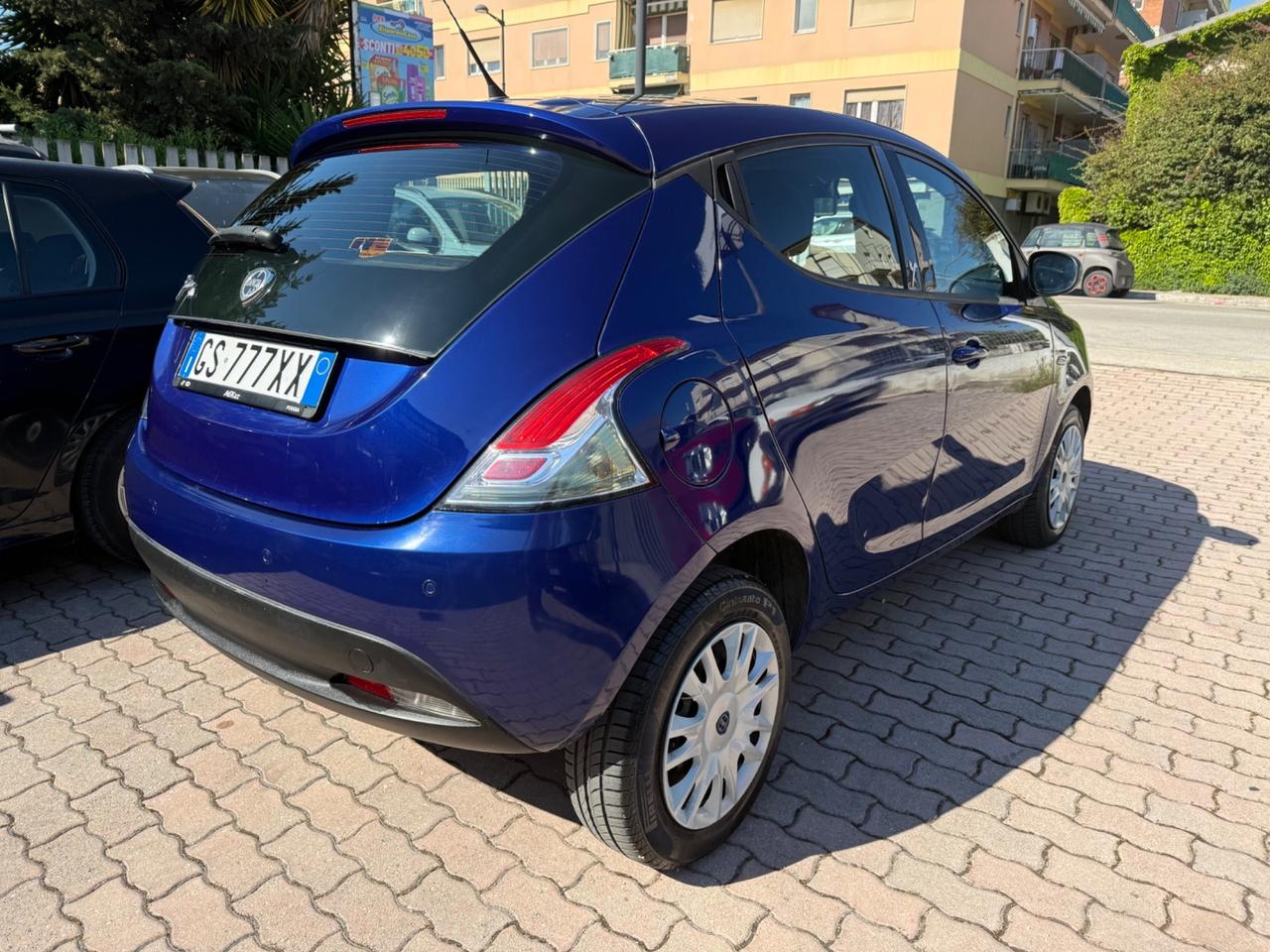 Lancia Ypsilon 0.9 TwinAir 85 CV 5 porte Metano Ecochic Silver