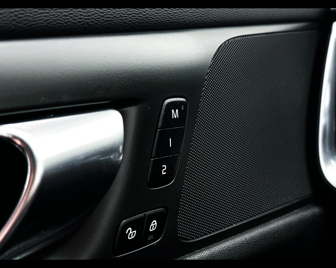 VOLVO V60 (2018-->) - V60 B4 (d) automatico Plus Dark