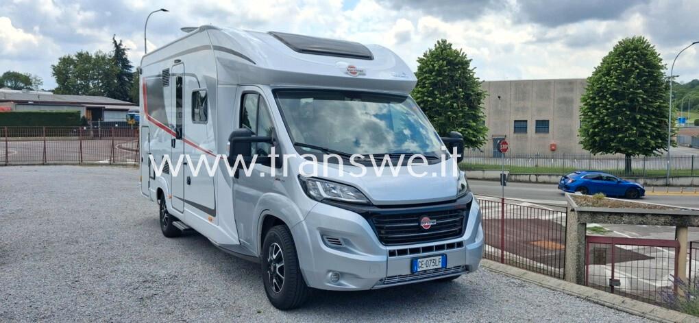 Bürstner Lyseo 684G Ampia zona giorno e bagno in coda