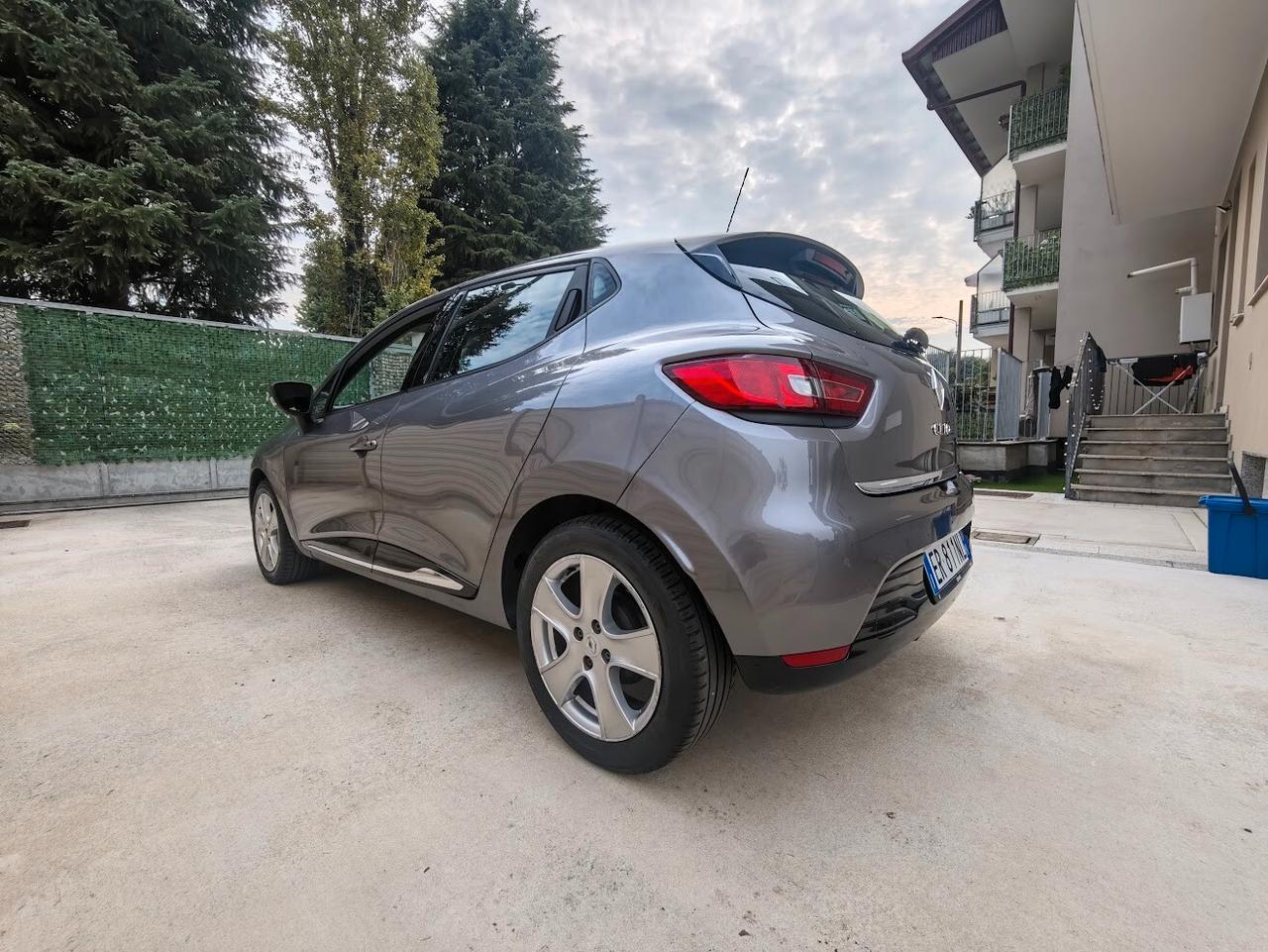 Renault Clio 1.2 75CV 5 porte ESENZIONE BOLLO!