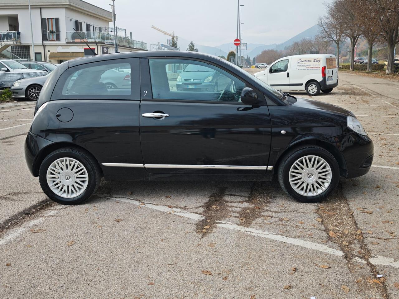 Lancia Ypsilon 1.3 MJT 75 CV OK NEOPATENTATI