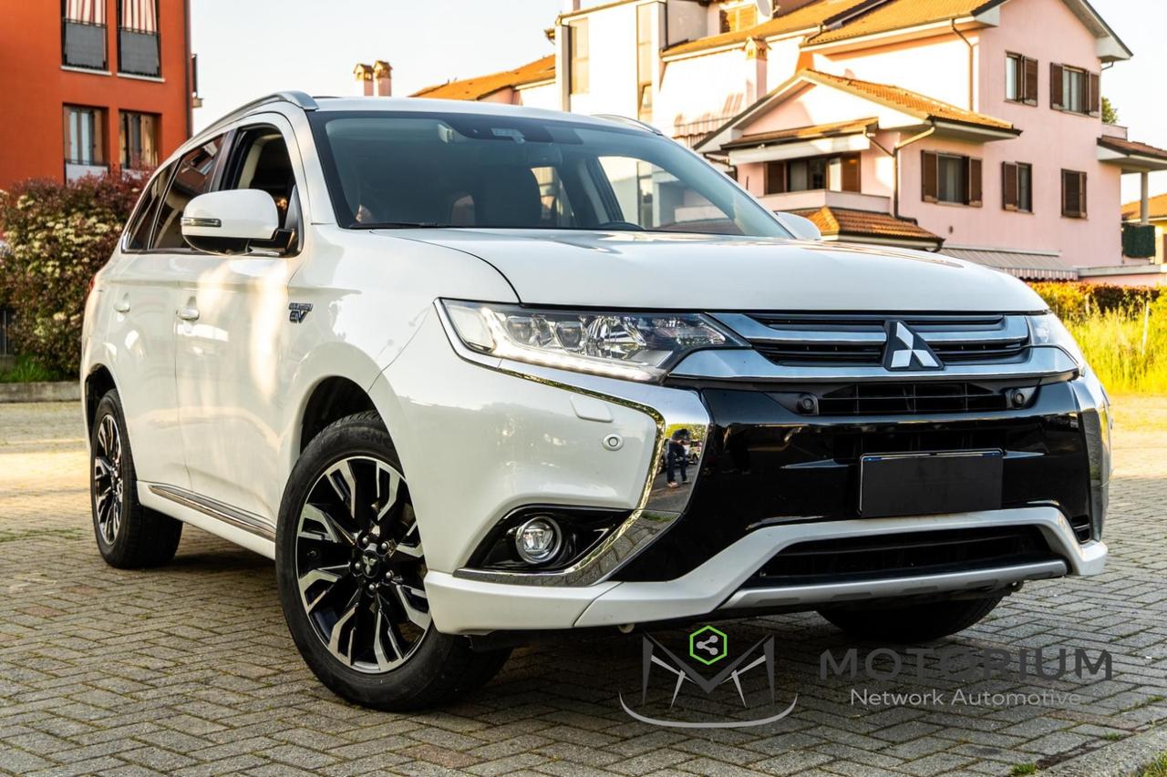Mitsubishi Outlander 2.0 4WD PHEV Instyle 2018 - PLUG-IN HYBRID