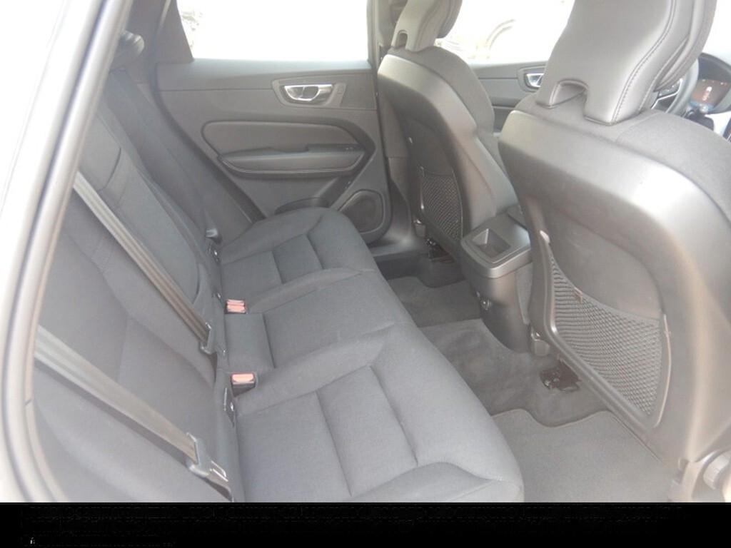 VOLVO XC60 2.0D 197CV B4 (D) AUTOMATIC AWD MOMENTUM ( FARI LED - COCKPIT - CRUISE - MIRROR - PDC - CERCHI 18 )