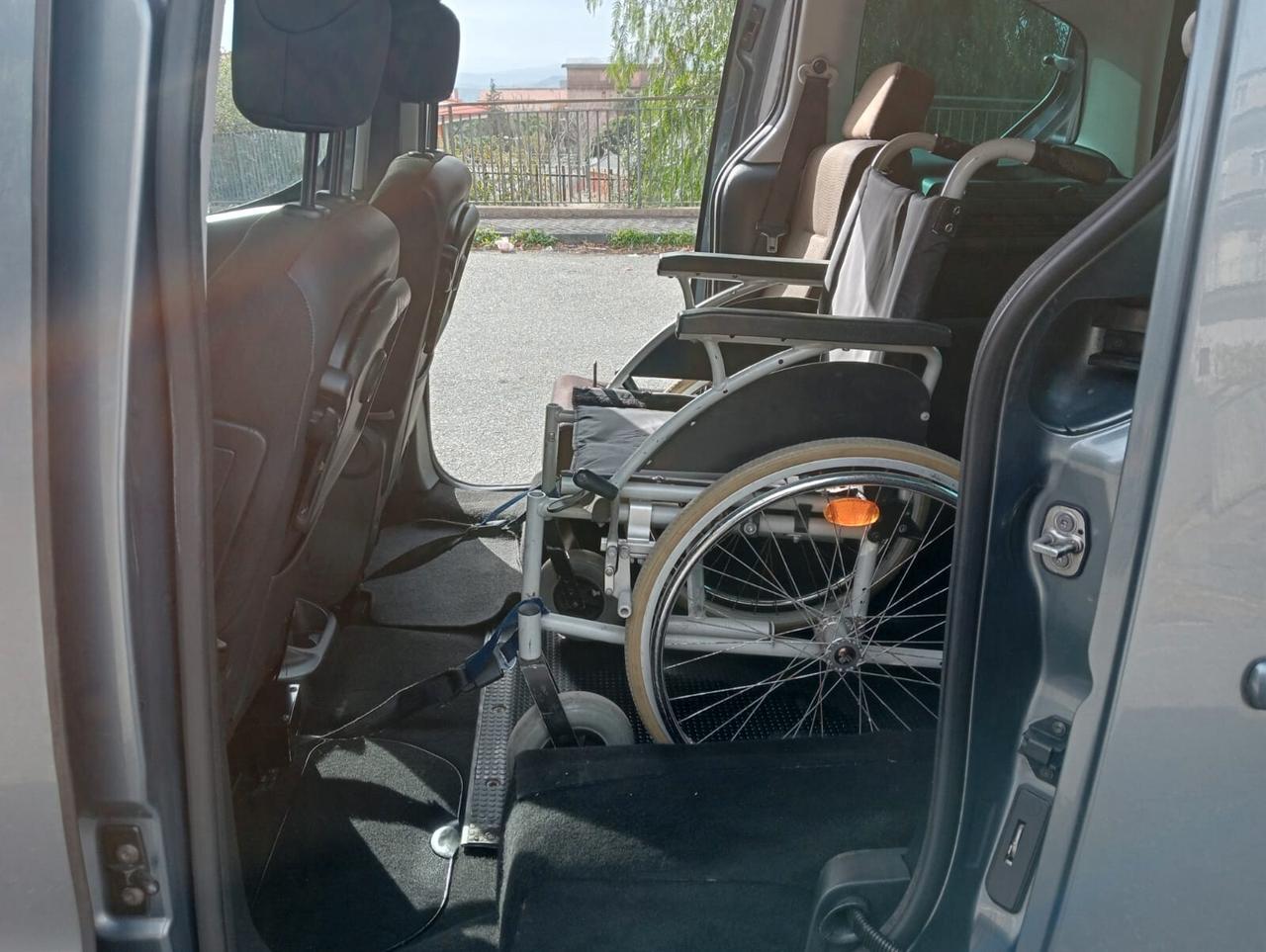 Peugeot Partner Pianale ribassato con rampa disabili in carrozzina