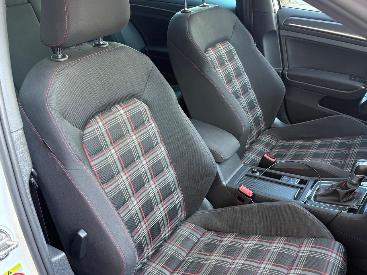 Volkswagen Golf GTI VW Golf 2.0 TSI GTI Per #10296