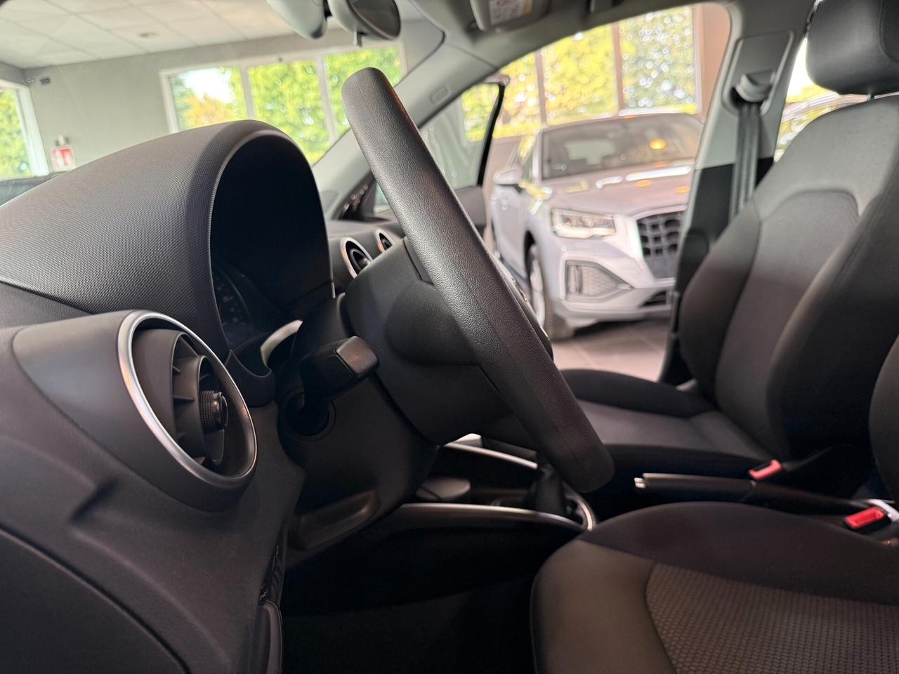 Audi A1 Sportback 1.0 tfsi 82cv NEOPATENTATI 23.000 KM!!!