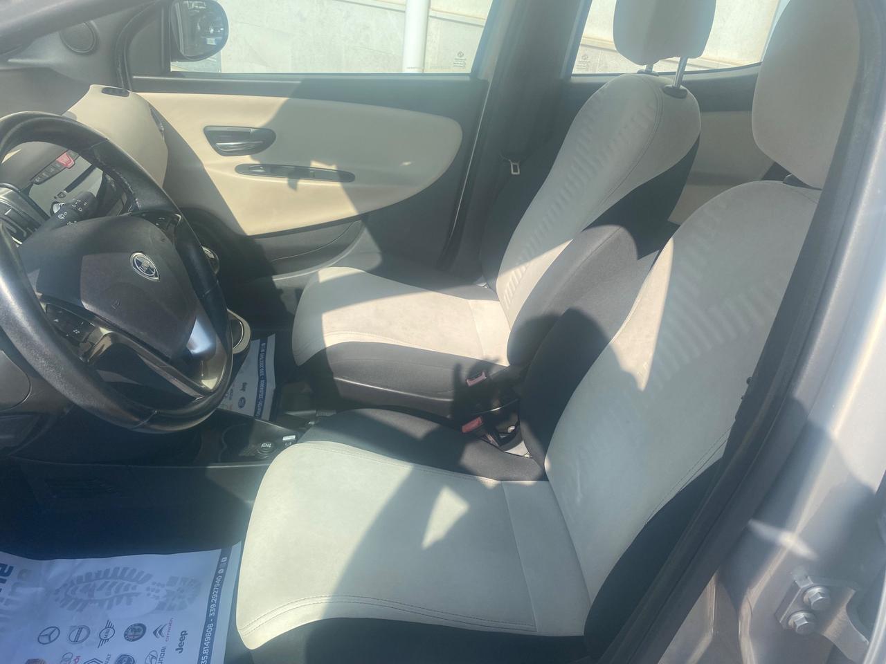 Lancia Ypsilon 0.9 TwinAir 85 CV 5 porte Metano Ecochic Gold