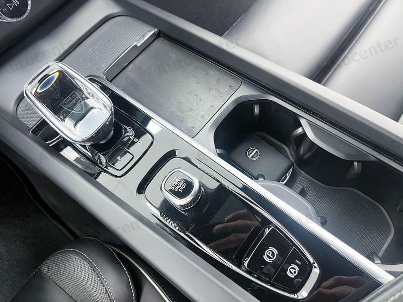 Volvo XC60 XC60 B4 (d) FWD GEARTRONIC PLUS DARK