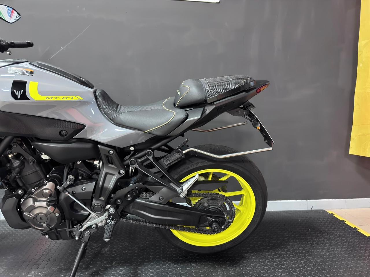 Yamaha MT-07 NIGHT FLUO