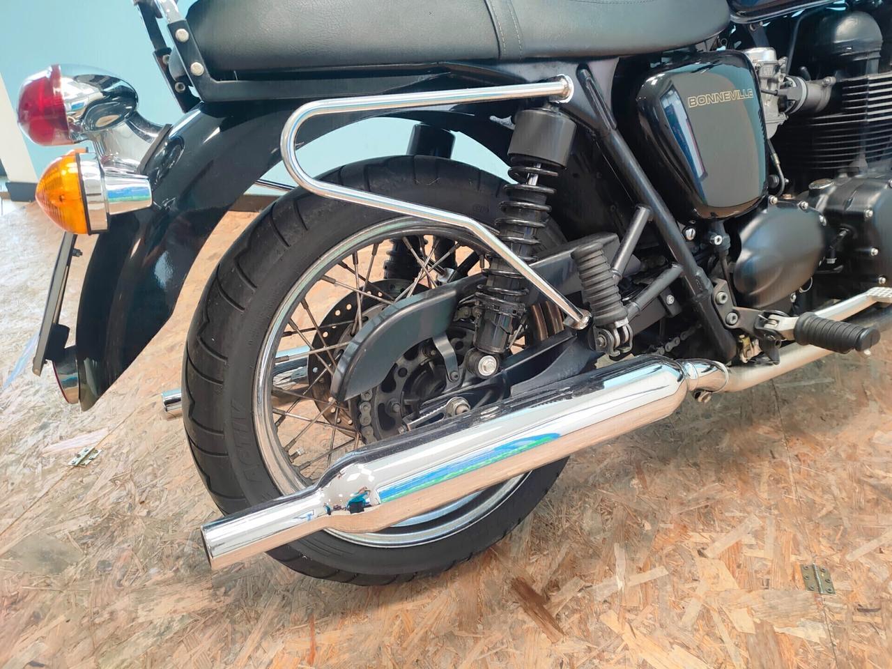 Triumph Bonneville 800: l'intramontabile scrambler