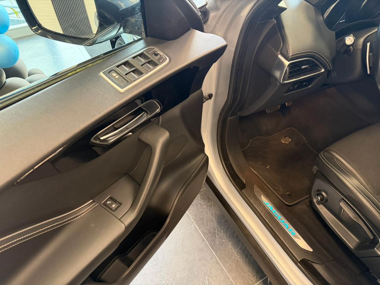 Jaguar F-Pace 2.0 D 180 CV AWD aut. R-Sport