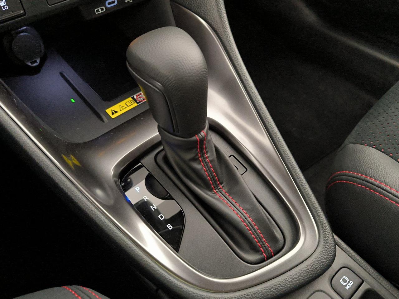 Toyota Yaris 1.5h 130 gr sport