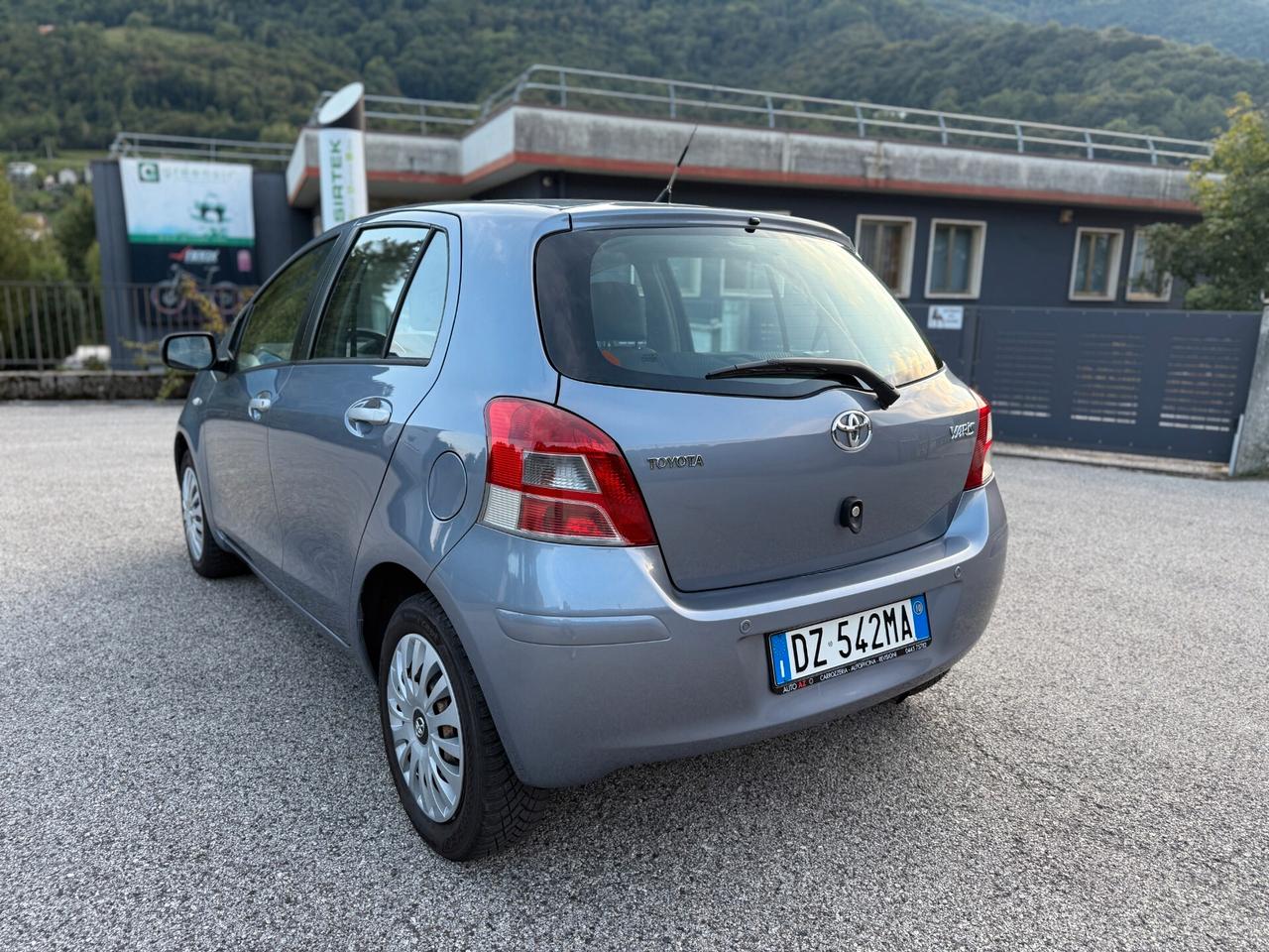 Toyota Yaris 1.3 5 porte Sol 100cv