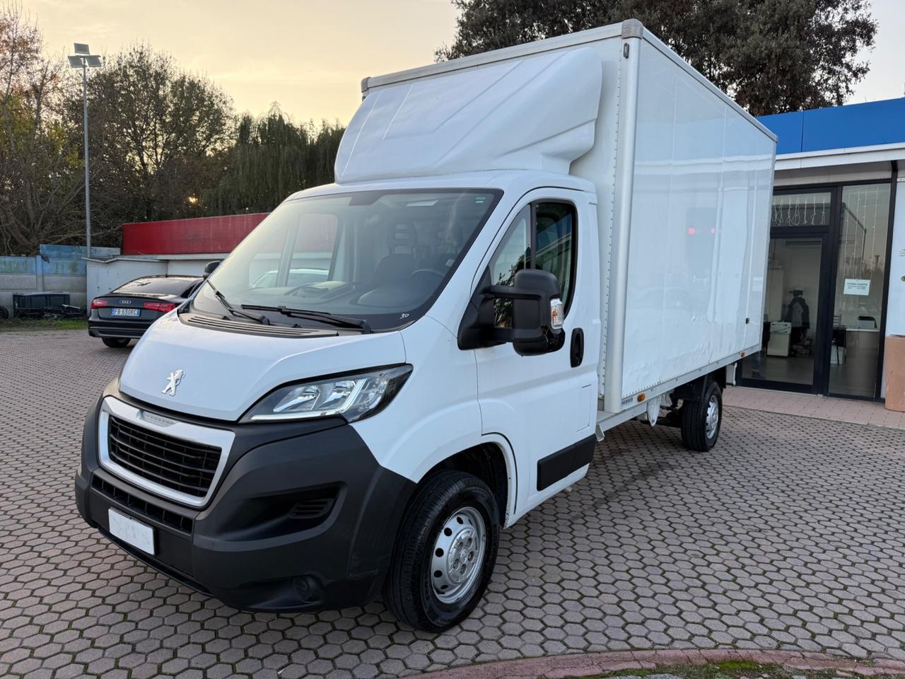 Peugeot Boxer 335 2.2 BlueHDi 140 S&S PC Cabinato