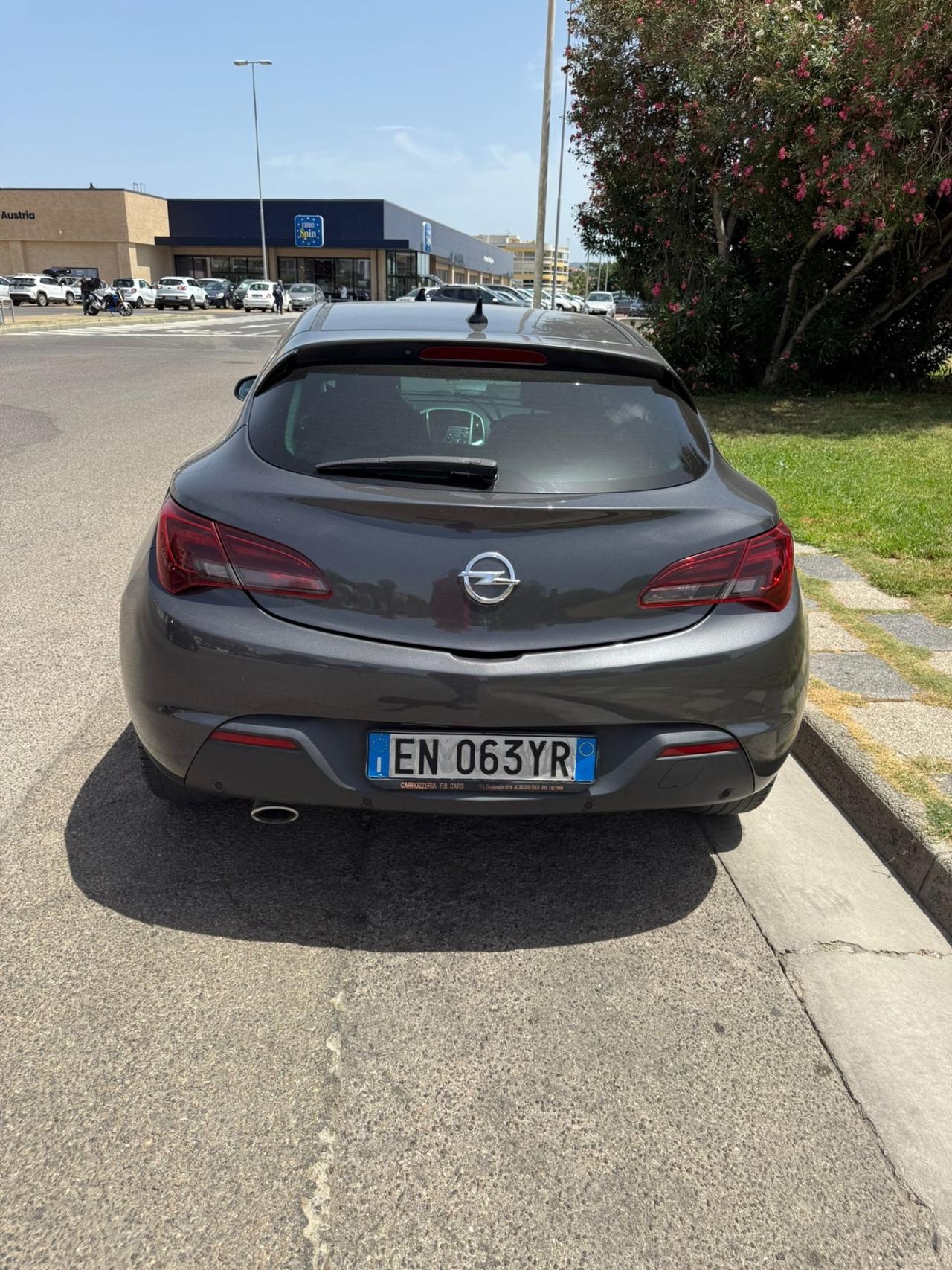 Opel Astra 2.0 CDTI 165CV - Navi-Cerchi 19