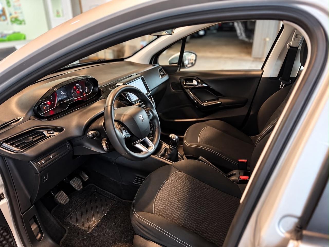 Peugeot 208 PureTech 82CV 5p. GPL Allure 2018