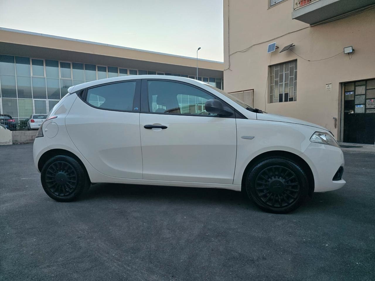 Lancia Ypsilon 1.2 69 CV 5 porte metano Ecochic Platinum