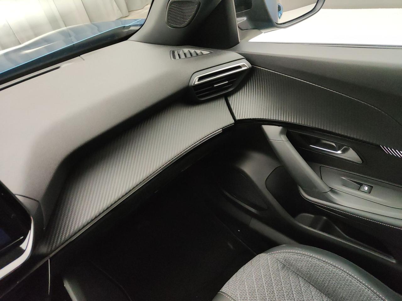 PEUGEOT 2008 II 2020 1.2 PURETECH 130CV ALLURE EAT8 (CAMBIO AUTOMATICO)