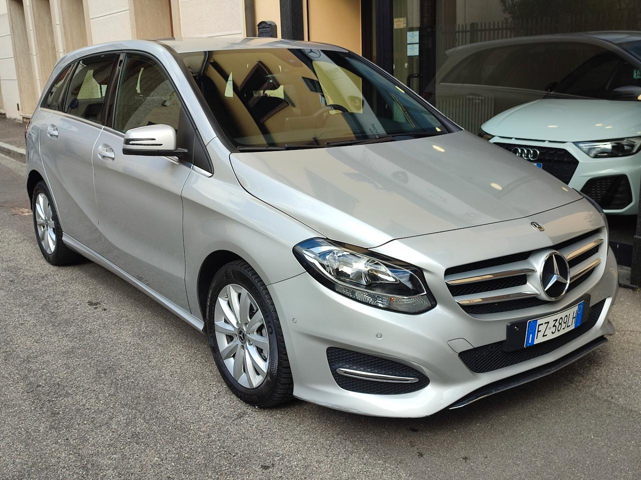 Mercedes-benz B 180 Sport Euro 6 Navi/Led/Sensori/Parc System