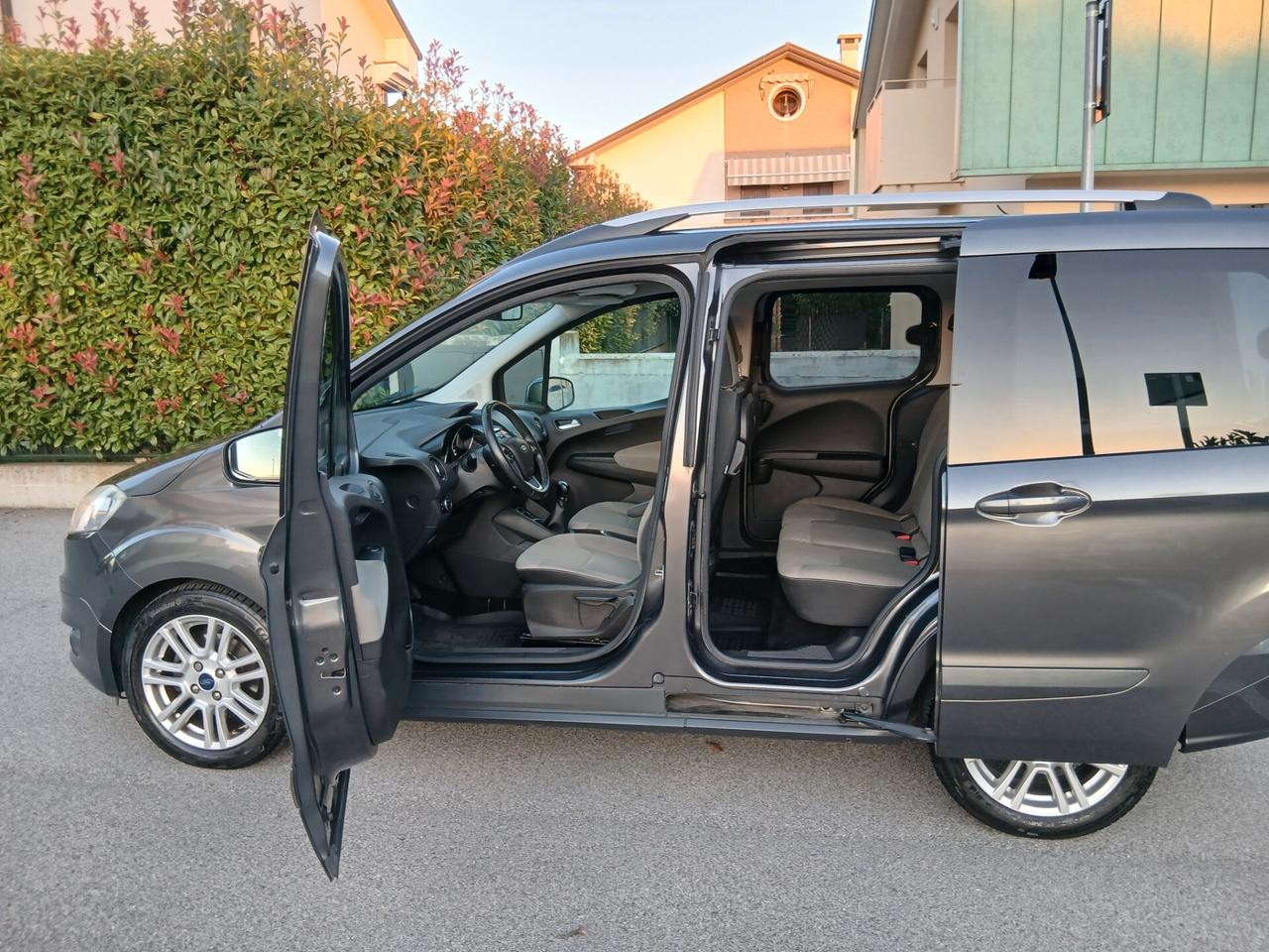Ford Tourneo Courier 1.0 EcoBoost 100 CV Titanium tua a € 193 mese